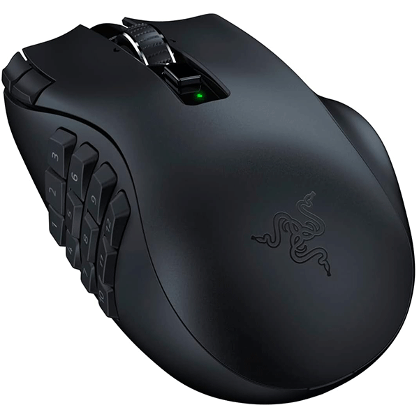 Vue de face de la souris gaming Razer Naga V2 HyperSpeed avec ses 19 boutons programmables et son design ergonomique pour MMO