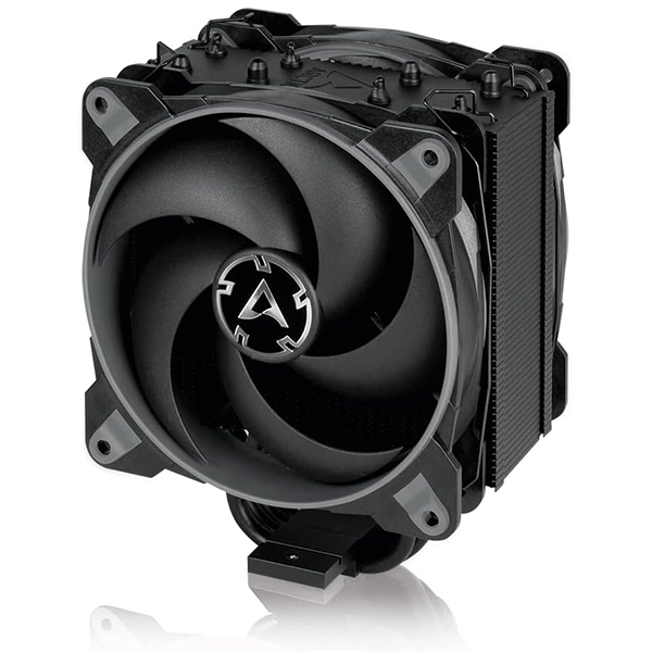 Gros plan sur le ARCTIC Freezer 34 Esports Duo avec ses ventilateurs BioniX P optimisés pour une dissipation thermique maximale.