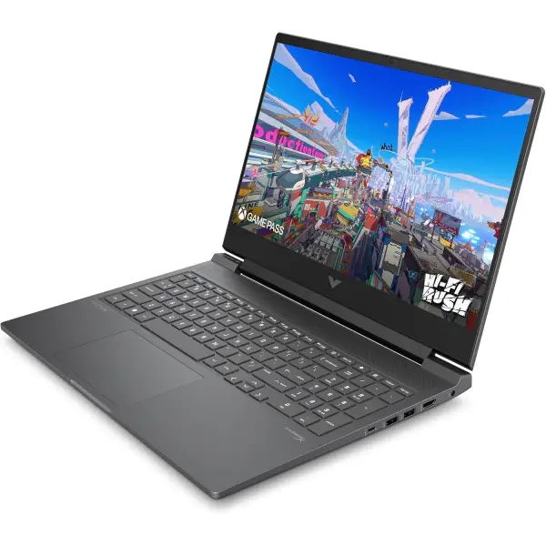 HP Victus A2MX3EA ouvert en angle à 45 degrés montrant l'écran affichant un jeu coloré, le clavier AZERTY et le pavé tactile